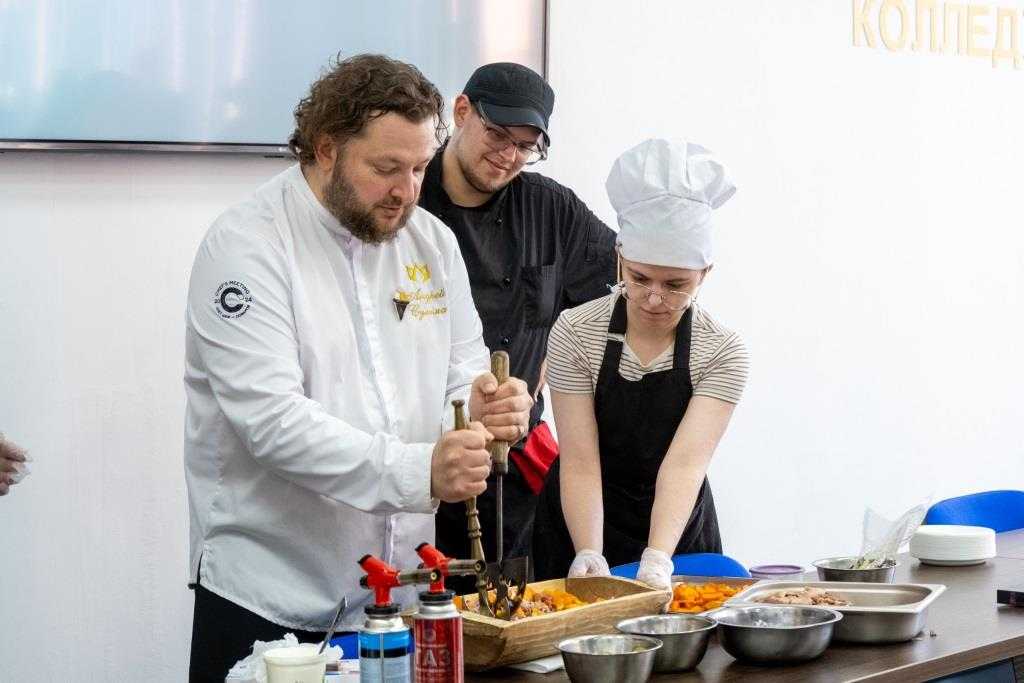 Шеф-повар показал мастер-класс студентам ПСК