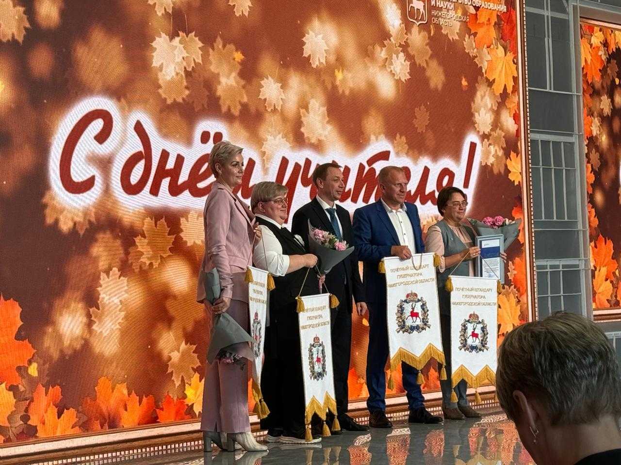 Перевозский строительный колледж награжден Почетным штандартом Губернатора
